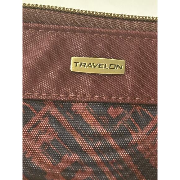 Travelon Anti-Theft RFID Burgundy Wristlet 7.5" x 10" - Picture 2 of 6